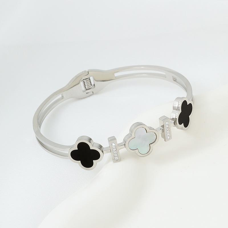 Stainless Steel Bracelet Fashionable Charm Real Fritillary Four-leaf Clover Bracelet New Waterproof, the Best Gift for Friends