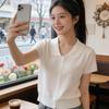 Летний стильный и модный топ приталенного кроя с милым и молодежным воротником-куклой и вязаными короткими рукавами для женщин