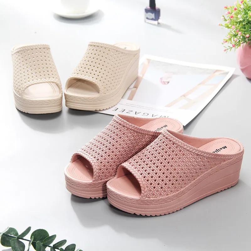 Женские тапочки Летние тапочки с толстой подошвой Тапочки с наклонным каблуком, увеличивающие высоту, нескользящие тапочки