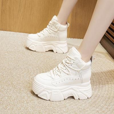 Женские зимние высокие кроссовки на платформе 2025 года с бархатной подкладкой — повседневная обувь с толстой подошвой, визуально увеличивающая рост