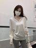 Korean V-Neck White Long Sleeve T-Shirt for Women – Autumn/Winter Relaxed Fit Base Layer with Cinched Waist