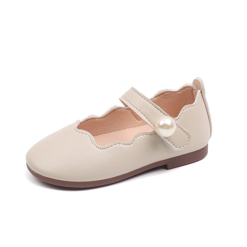 Туфли из кожи с квадратным носком и крупными жемчужинами для девочек, балетки принцессы и мягкие танцевальные туфли. Модная и стильная обувь для маленьких девочек.