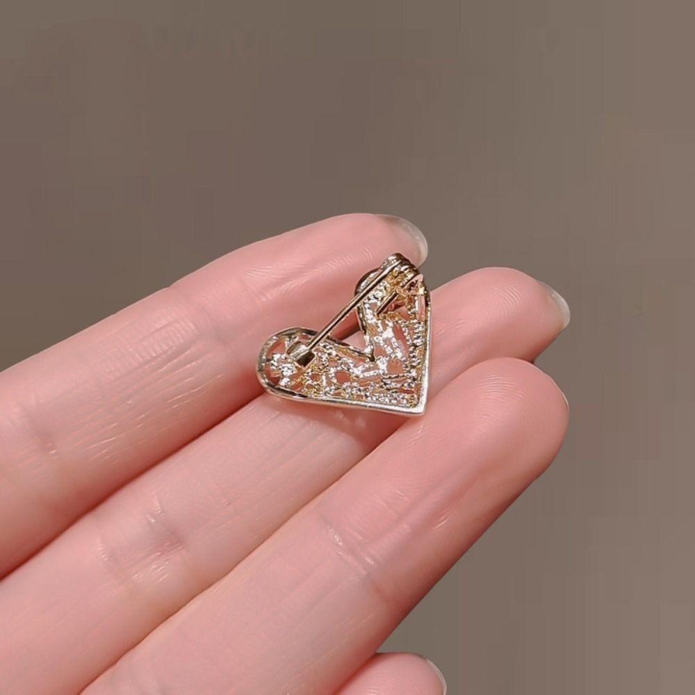 Shiny Heart Brooch Korean Style Hollow Heart Breastpin Jewelry Rhinestone Pin Men
