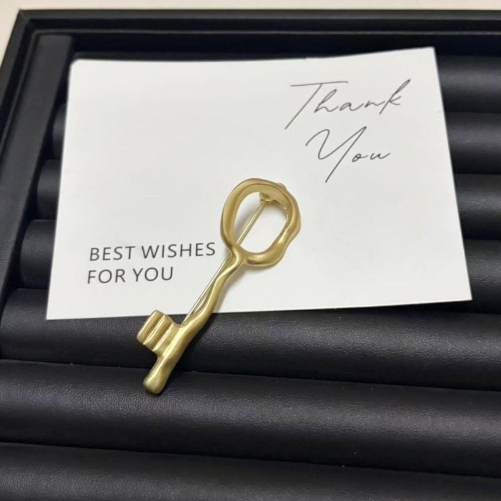 Lock Hole Design Key Shaped Brooch Vintage Style Metal Decorative Pin Suit Coat Accessory  Daily