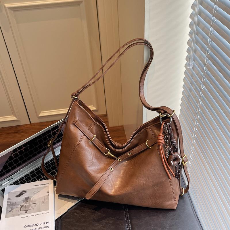 Женская сумка-тоут большой вместимости 2025 новая осенне-зимняя ретро повседневная на плечо сумка для поездок многофункциональный рюкзак