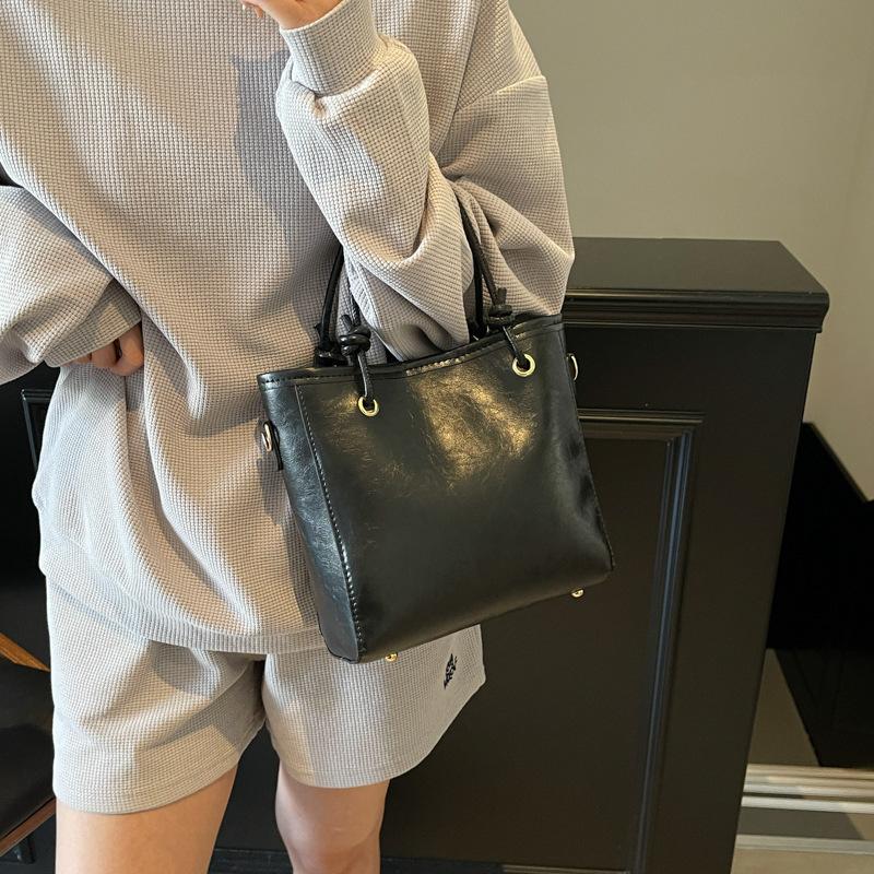 Премиальная ретро-сумка женская 2025 популярная сумка-мессенджер сумка-ведро текстурированная дорожная сумка на плечо