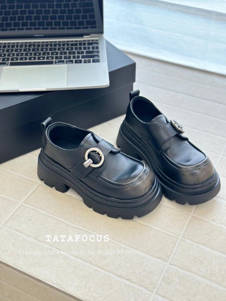 The Thick-soled Muffin Increases the Height of the Small Leather Shoes, and the Women's British Style 2025 Autumn New Popular Loafers Are Single Shoe