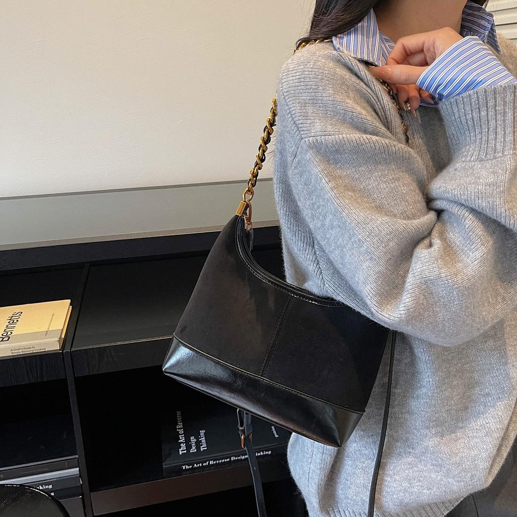 Цепочная сумка под мышкой женская 2025 осень и зима новая популярная модная универсальная ретро сумка через плечо сумка-кроссбоди сумка-ведро