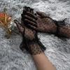 Сексуальные прозрачные черные и белые сетчатые перчатки с точечным принтомВесенне-летние тонкие короткие перчатки для клуба, выпускного вечера, вечеринки, танцевального платья