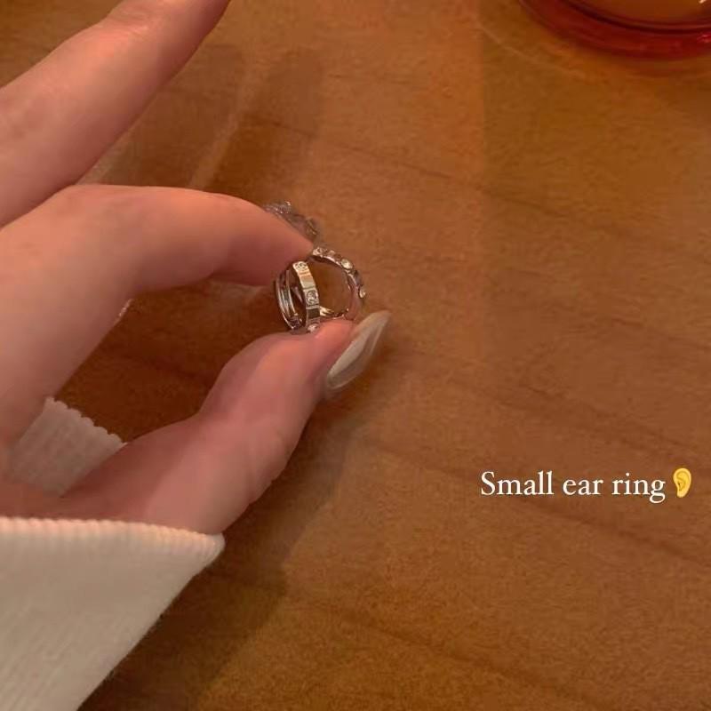 Винтажные красные серьги-кольца в гонконгском стиле: Элегантный женский аксессуар на осень/зиму