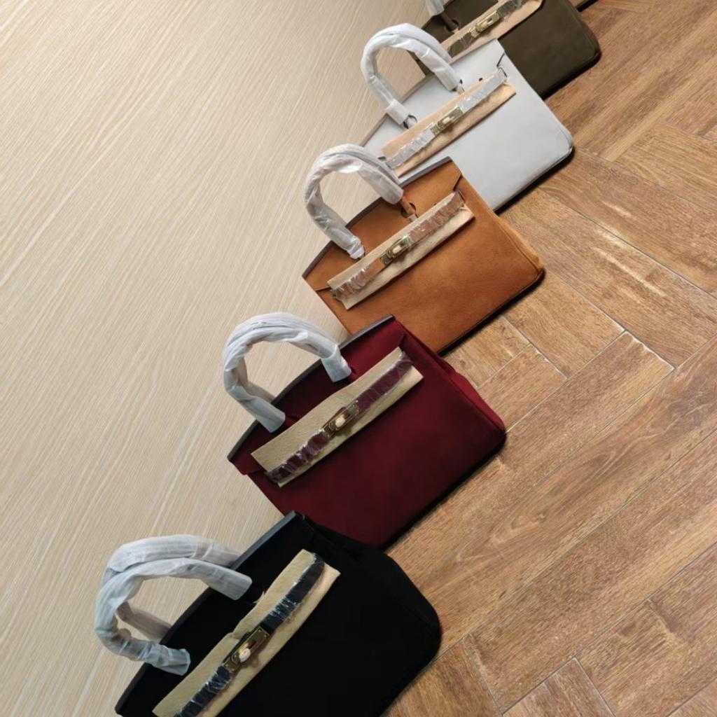 And Retro Metal Chain Womens High-Grade Real Leather Handbag Vintage Tassel Decoration Large Capacity Versatile Handheld Shoulder Bag