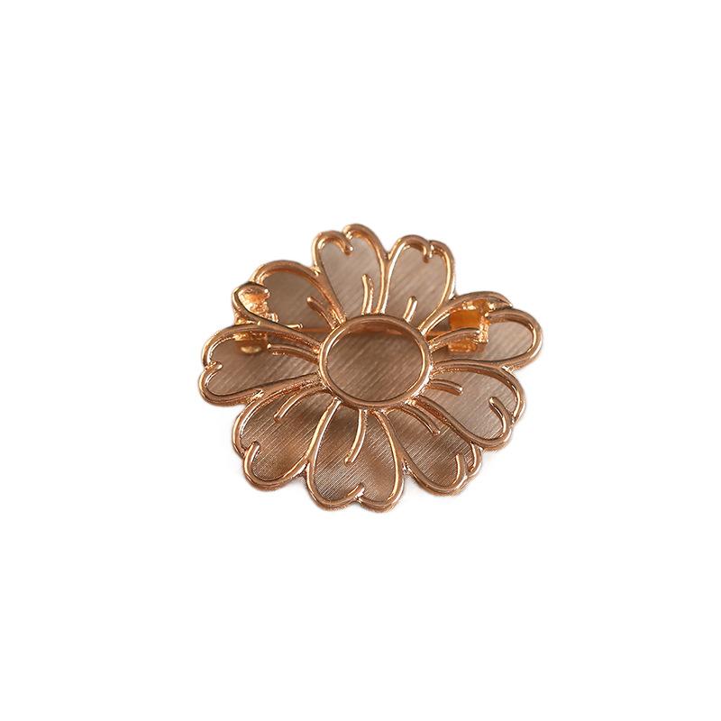 Alloy Flower Anti-glare Brooch, A High-end, Niche Women's Light Luxury Brooch