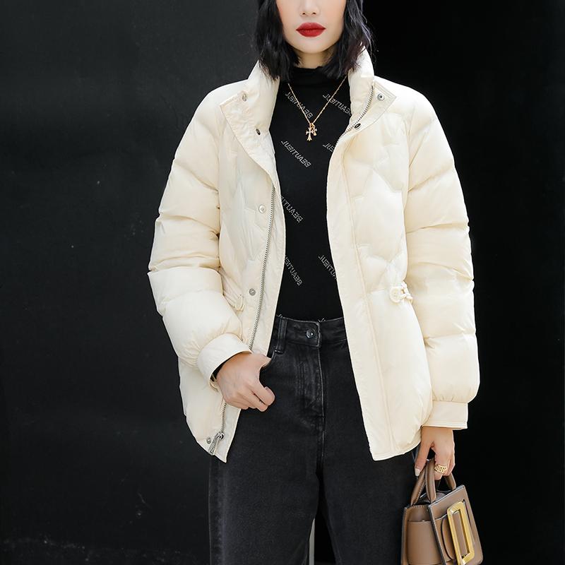 Пуховик женский короткий стиль 2024 новый зимний воротник стойка теплый белый утиный пух