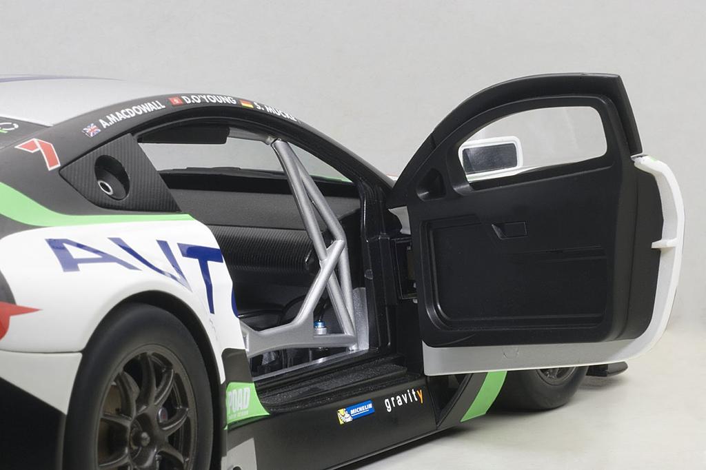 AUTOart Aston Martin V12 Vantage 2015 12 Hour 1/18 #97 (Bathurst Race)