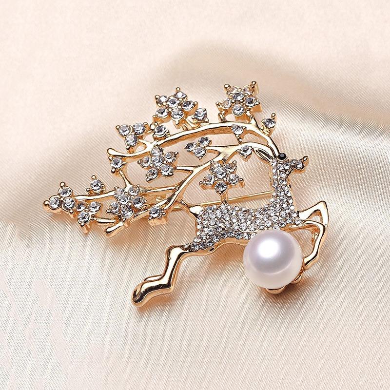 The Elk Brooch Exudes An Elegant and High-end Feminine Charm, While The Pearl Animal Corsages Feature A Niche Design