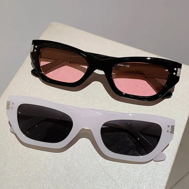 Small Frame Cat Eye Sunglasses Women For Men Luxury Brand Designer Sun Glasses Vintage Punk Rivet Popular Hip Hop Eyeglasses