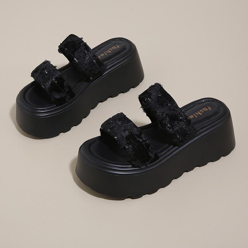 New Chinese Slippers Women's Summer Outer Wear 2025 New Summer Fashion Versatile Skirt Thick Bottom Beautiful Cool Slippers