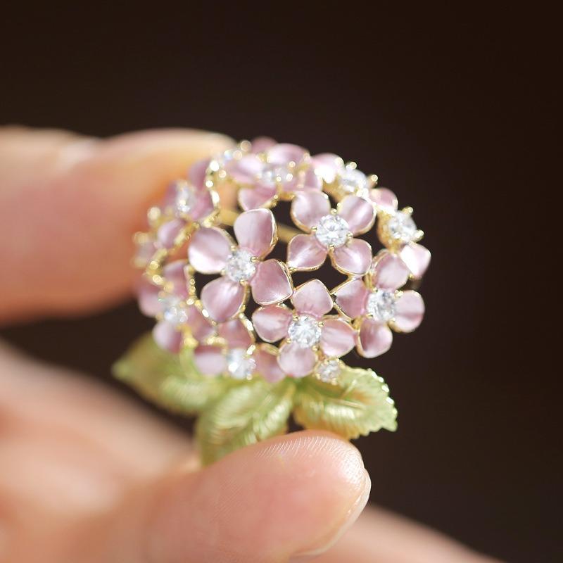Enamel Embroidered Ball Flower Brooch, High-end Women's Fashion, Exquisite Brooch, Niche Design Sense, Elegant Brooch