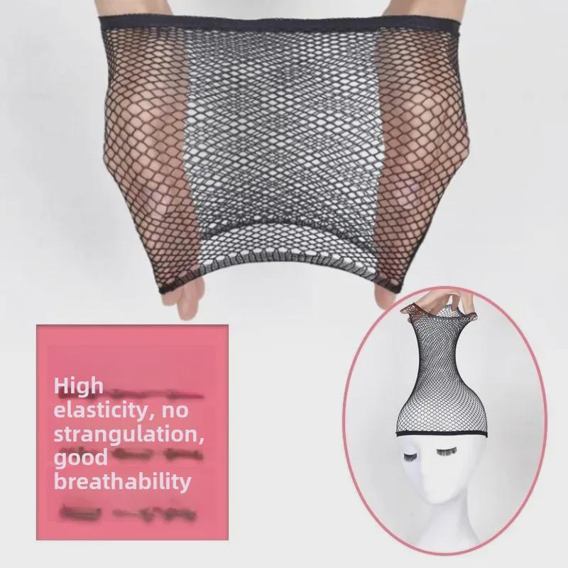 «Набор для ухода за париком»: Гладкая расческа со стальными зубьями и жидкость для разглаживания волос.