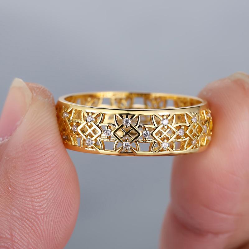 Retro court style hollow pattern ring, yellow gold diamond geometric ring, temperament versatile index finger ring