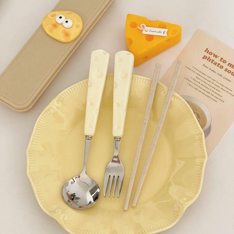 Симпатичная ложка для сыра из нержавеющей стали, вилка, палочки для еды из пшеницы, набор из трех предметов, студенческий детский портативный набор коробок для хранения посуды