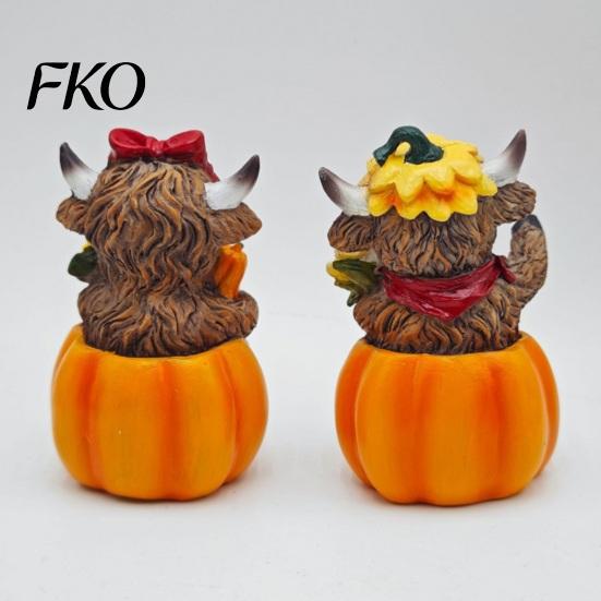 Autumn Theme Room Accessories Highland Cow Pumpkin Ornament, Resin Desktop Figurine Decorations, Creative Soft Aesthetic Ornament Table Centerpiece