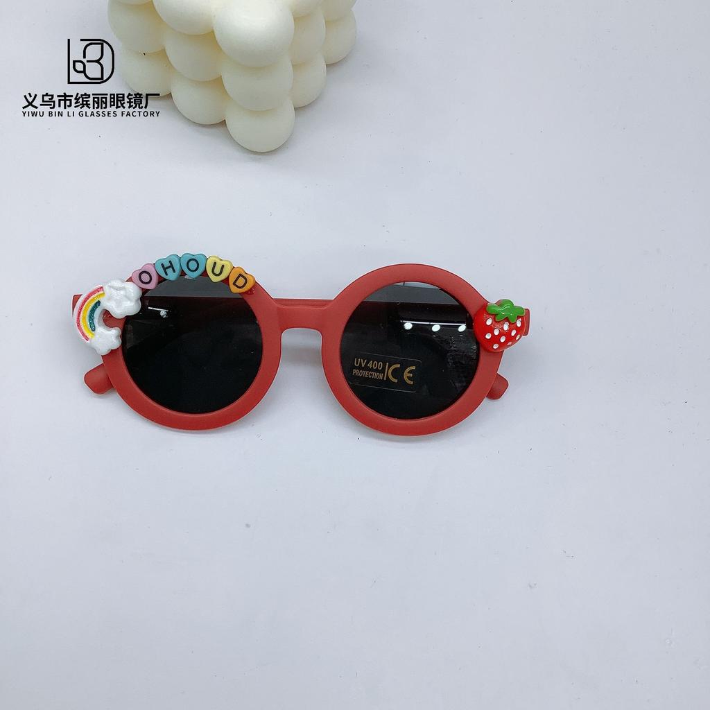 Модные детские солнцезащитные очки Защита от солнца Защита от ультрафиолета Солнцезащитные очки для мальчиков и девочек Милые очки в форме клубники