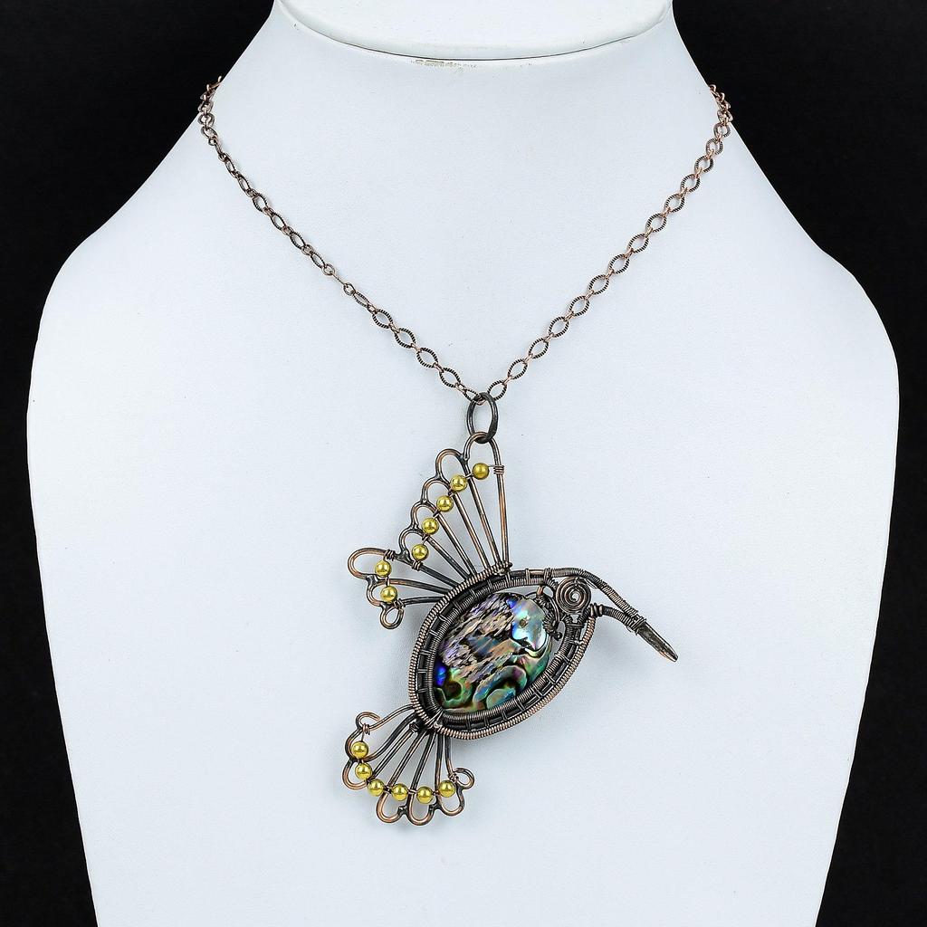 Подвеска из ракушки морского ушка Медная проволока Обернутая подвеска Ювелирные изделия ручной работы Красивый кулон с драгоценными камнями Ювелирные изделия из медной проволоки Подвеска в виде птицы Подарок для мамы