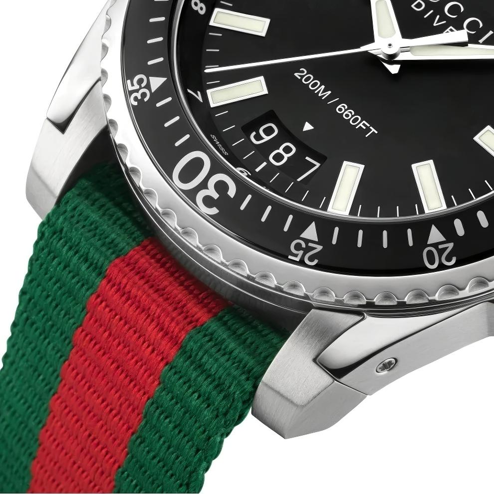 Gucci YA136206 Мужские часы для дайвинга с черным циферблатом