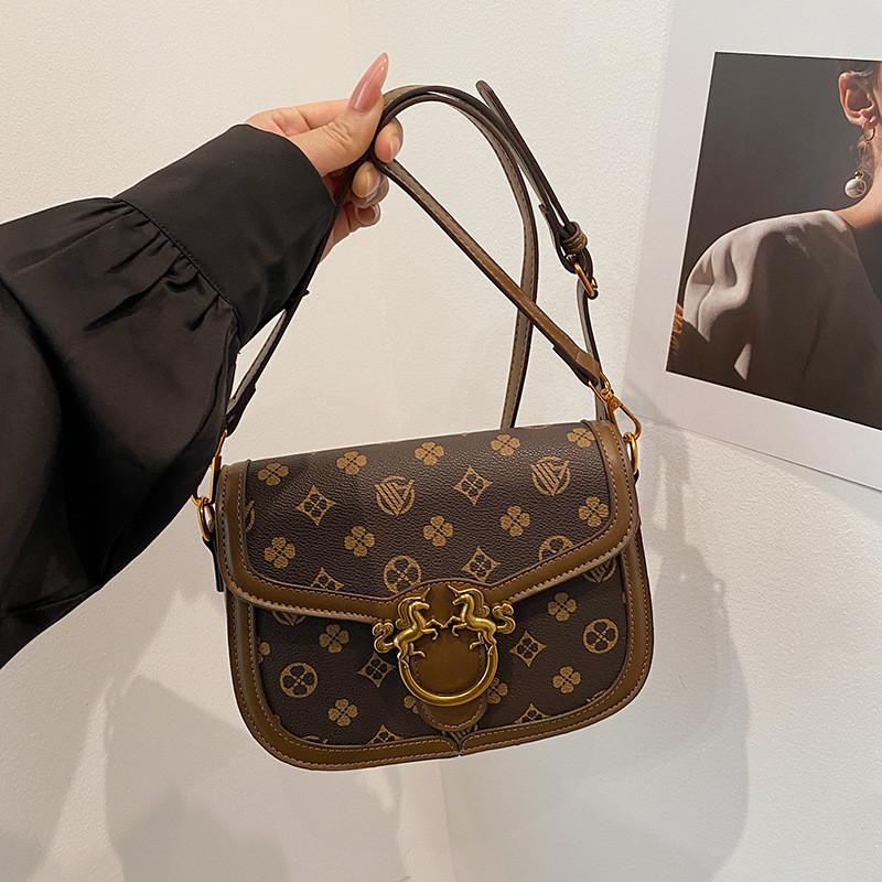 IELGY Fashion Retro All-Match Messenger Bag PU Texture Letter Printing Classy Small Square Bag