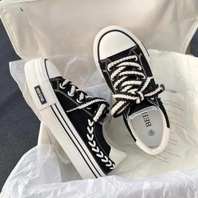 2024 Вулканизированная обувь Женская парусиновая обувь для скейтбординга Повседневные балетки Кроссовки Женская мода Комфортные слипоны Кроссовки на платформе