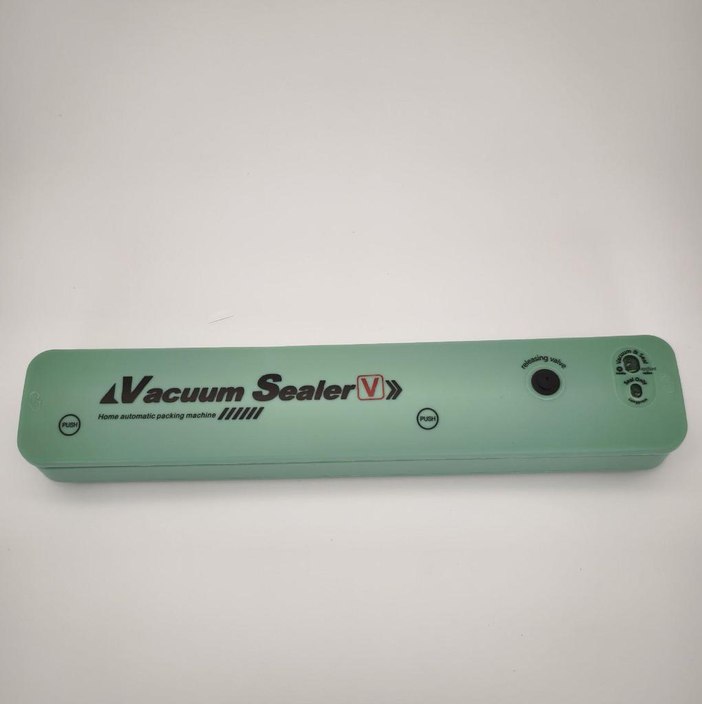 Автоматическая небольшая бытовая машина для запечатывания пищевых продуктов, предназначенная для консервирования приготовленных продуктов с использованием технологии компрессионной пластиковой герметизации.