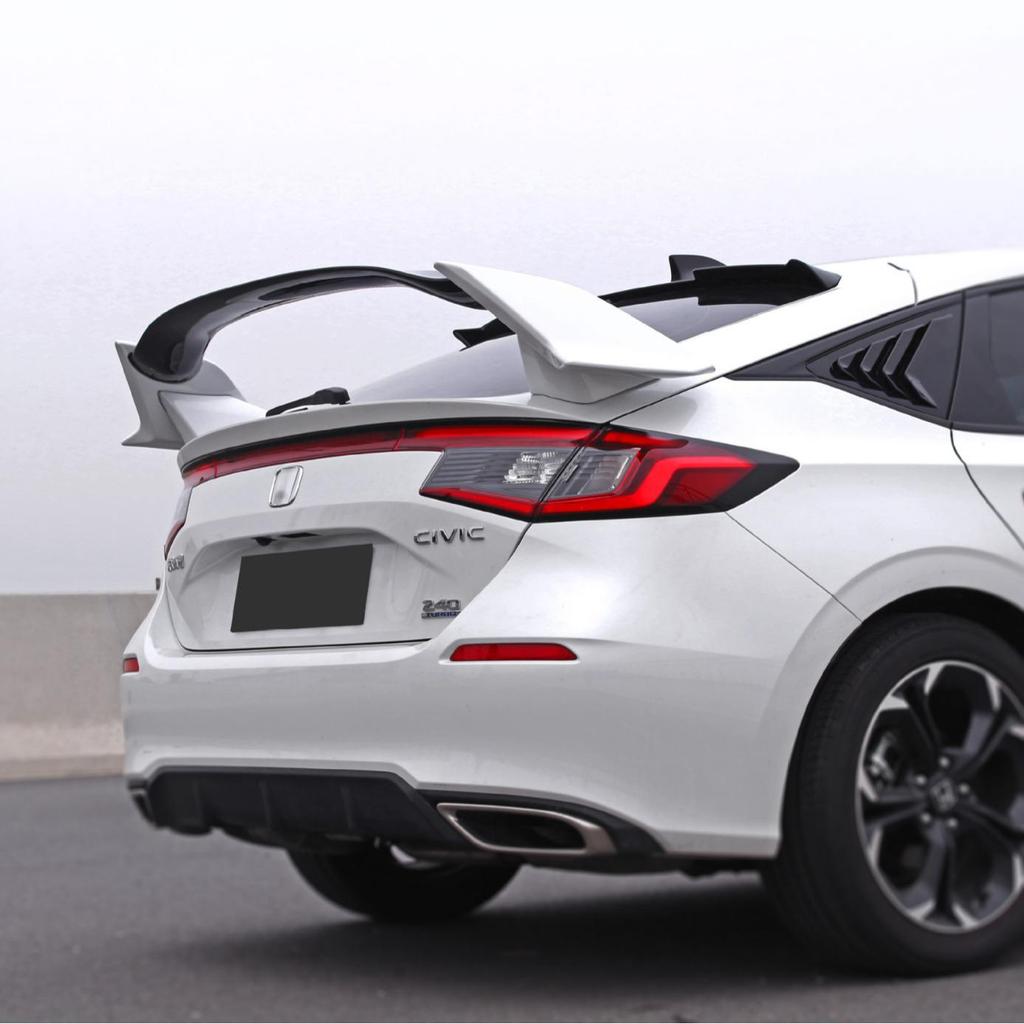Стильный комплект модификаций для Civic Hatchback 2023: Заднее антикрыло TR, Передний сплиттер и губа, Жалюзи, Угловые накладки.
