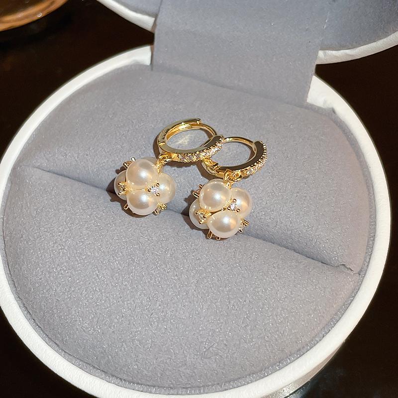 Женские серьги с жемчугом в виде цветка, дизайн с пряжкой, ретро гвоздики, роскошный темперамент, уникальные серьги-капли, шармы, женские аксессуары