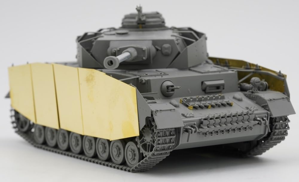 Модель пограничной немецкой танковой установки Panzer IV H Type Late Model Пластиковая модель BT050 1/35 (танк)