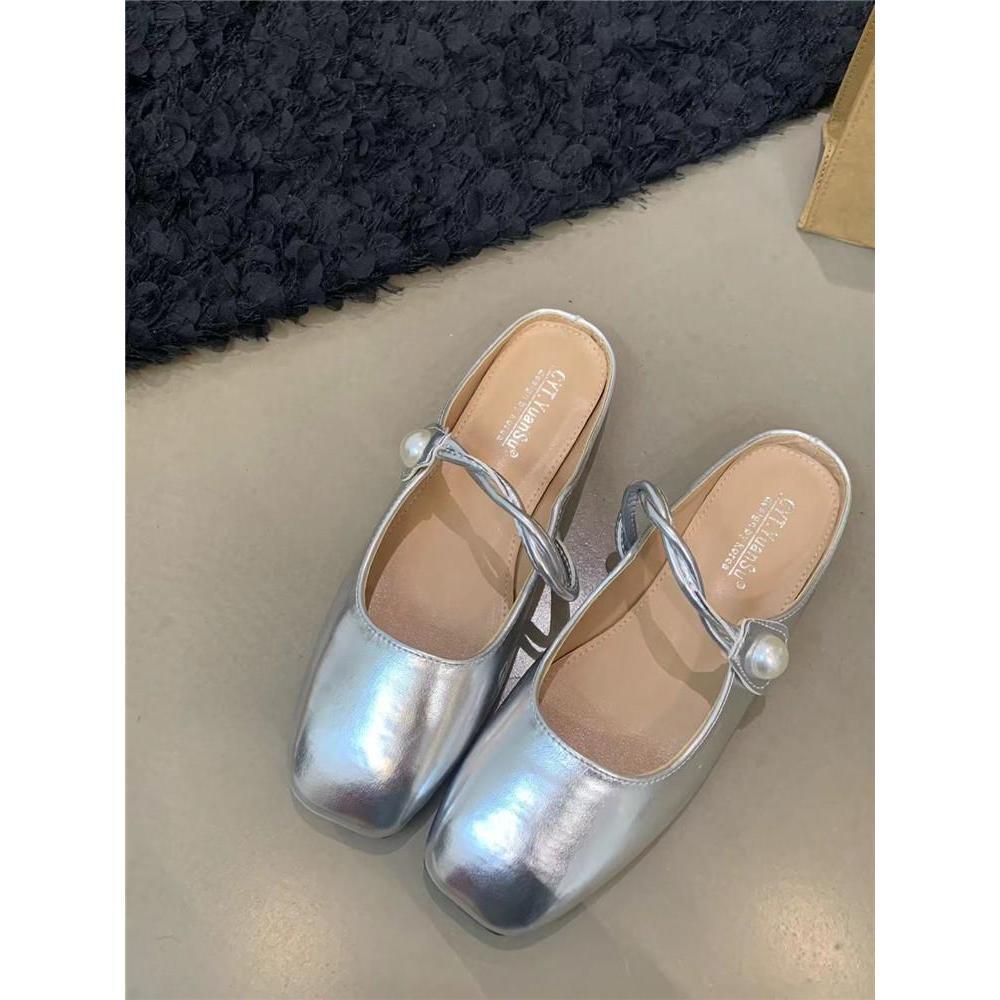 Французские туфли-лодочки на плоской подошве Xiaoxiangfeng Baotou с полуоткрытой пяткой, новинка весны 2025 года, нишевые феи, серебристые, на один педаль, ленивые шлепанцы