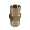 Изогнутый латунный фитинг-соединитель шланга для сварочных систем с промышленным герметичным уплотнением 5/8 дюйма 18RH Внутренняя резьба