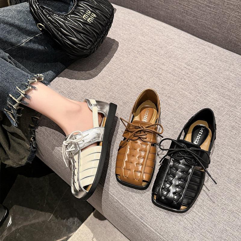 Тканые полые римские сандалии женские мягкие подошвы 2024 новые ретро нишевые женские туфли квадратные босоножки с ремешком на голове