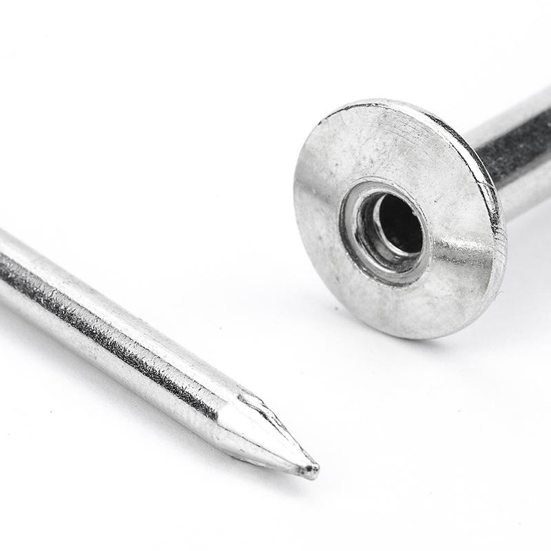 Набор белых оцинкованных американских гвоздей для забивания молотком