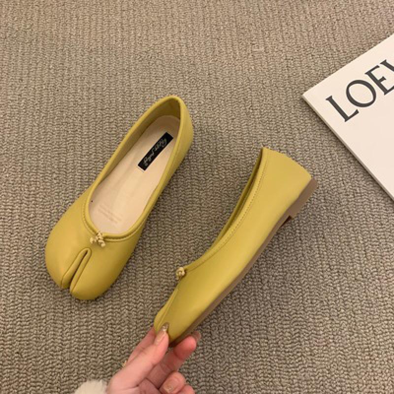 Корейские красные туфли-жабы с раздвоенным носком: Летние балетки на мягкой подошве для женщин