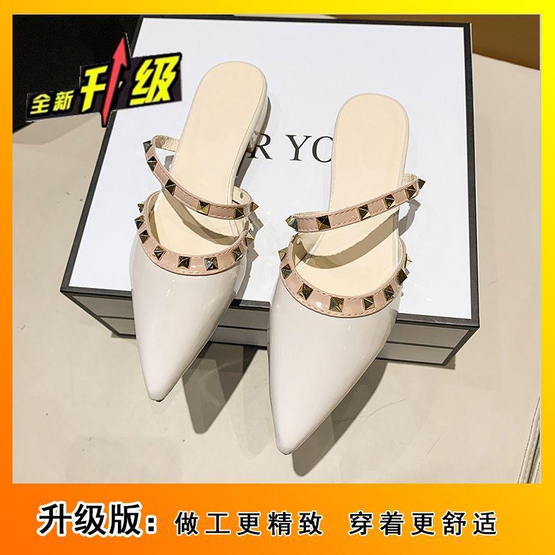 Дизайнерские туфли-полушапки с заклепками на низком каблуке в британском стиле 2024 года, новая популярная верхняя одежда на толстом каблуке, одинарные туфли