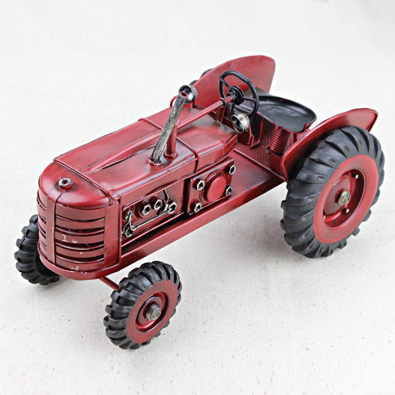 Модель трактора из красного железа ручной работы