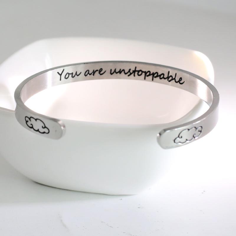 Браслет женские ювелирные изделия вогнутый шрифт прочный, удобный в ношении браслет из титановой стали