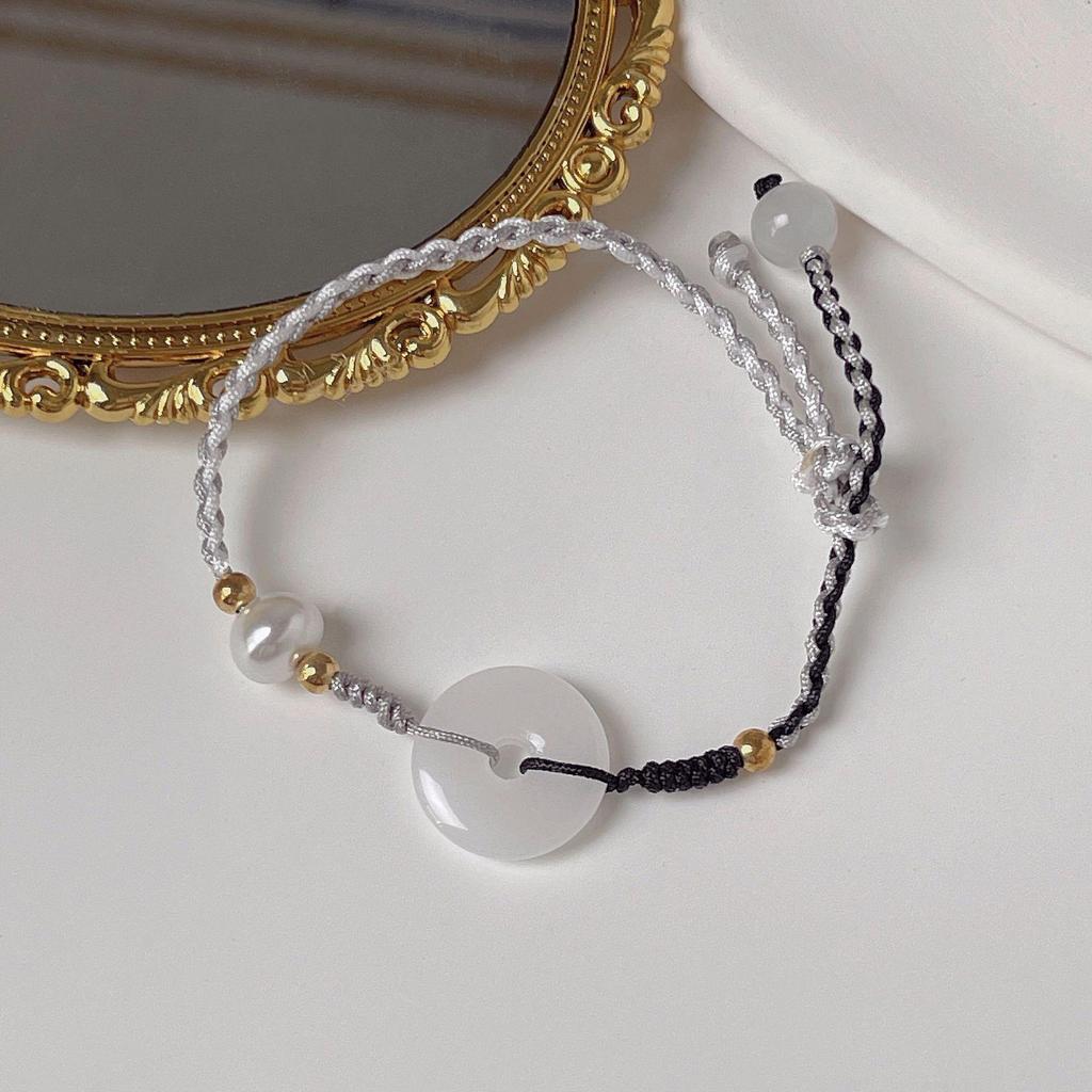 Elegant French Pearl Bracelet: Chic Retro Design for Women