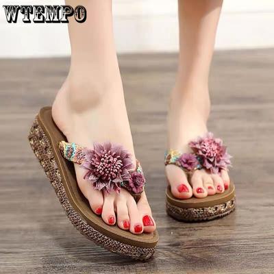 Женские шлепанцы, летние пляжные шлепанцы с цветочным узором, праздничные, с толстой подошвой и мягкой подошвой, противоскользящие тапочки на наклонном каблуке, сандалии из полиуретана