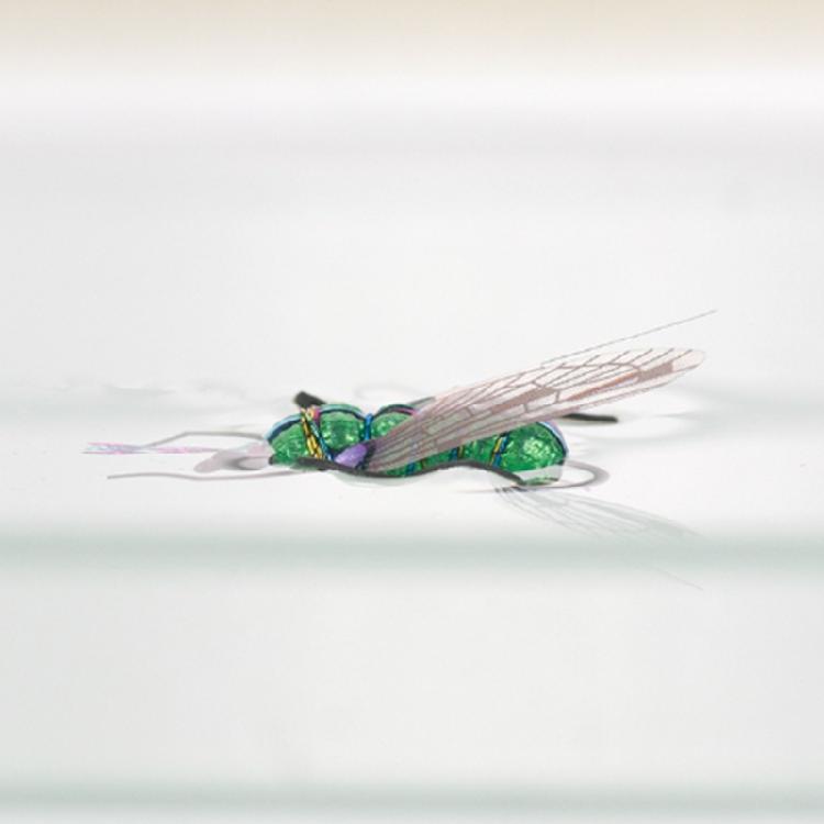 2pcs Fly Bees Floating Lure with Box Artificial Insect Lures Attractant Baits Fishing Tackle Gear Fly Fishing Hook Baits