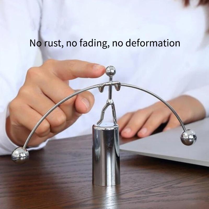 Творческий балансирующий маятник, не падающий, маленький, Железный человек, тяжелая атлетика, балансирующий шар, вечное движение, настольное забавное украшение, игрушка для домашнего декора