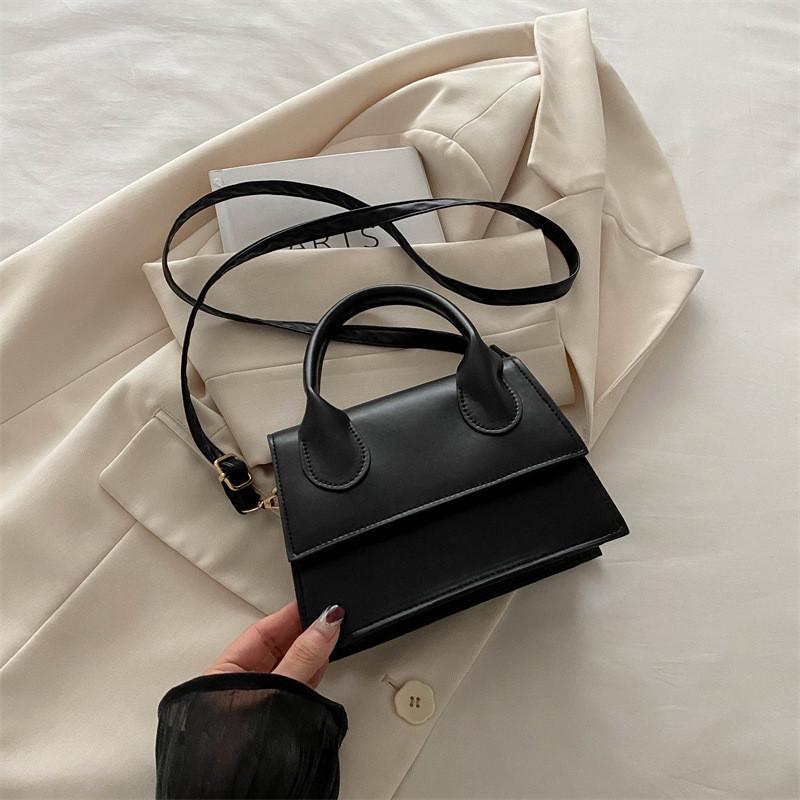 Chic And Stylish Retro Shoulder Bag With Soft Pu Material Perfect For Daily Use