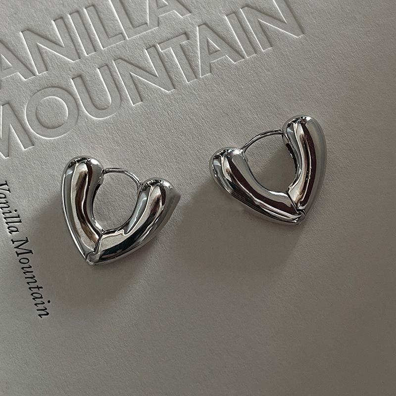 Женские простые серьги-сердечки с пряжкой Love Ear Buckle Cold Wind, корейская версия, легкие роскошные трехмерные серьги-сердечки с персиковым узором