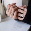 Шикарное ретро-кольцо неправильной формы для женщин - Европейский американский дизайн с широким краем и двойным слоем для модного ношения на указательном пальце.